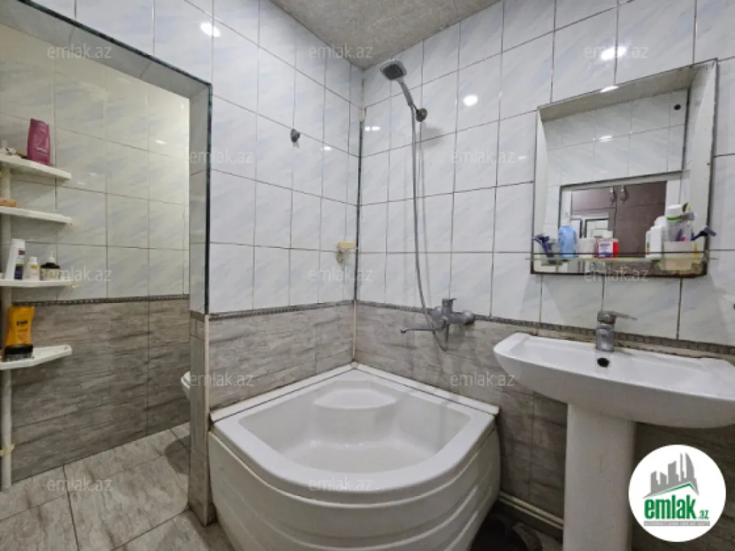 Satılır 2 otaqlı köhnə tikili 65 m²