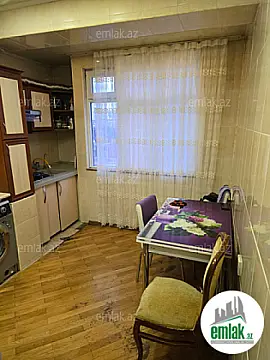 Satılır 3 otaqlı köhnə tikili 90 m²