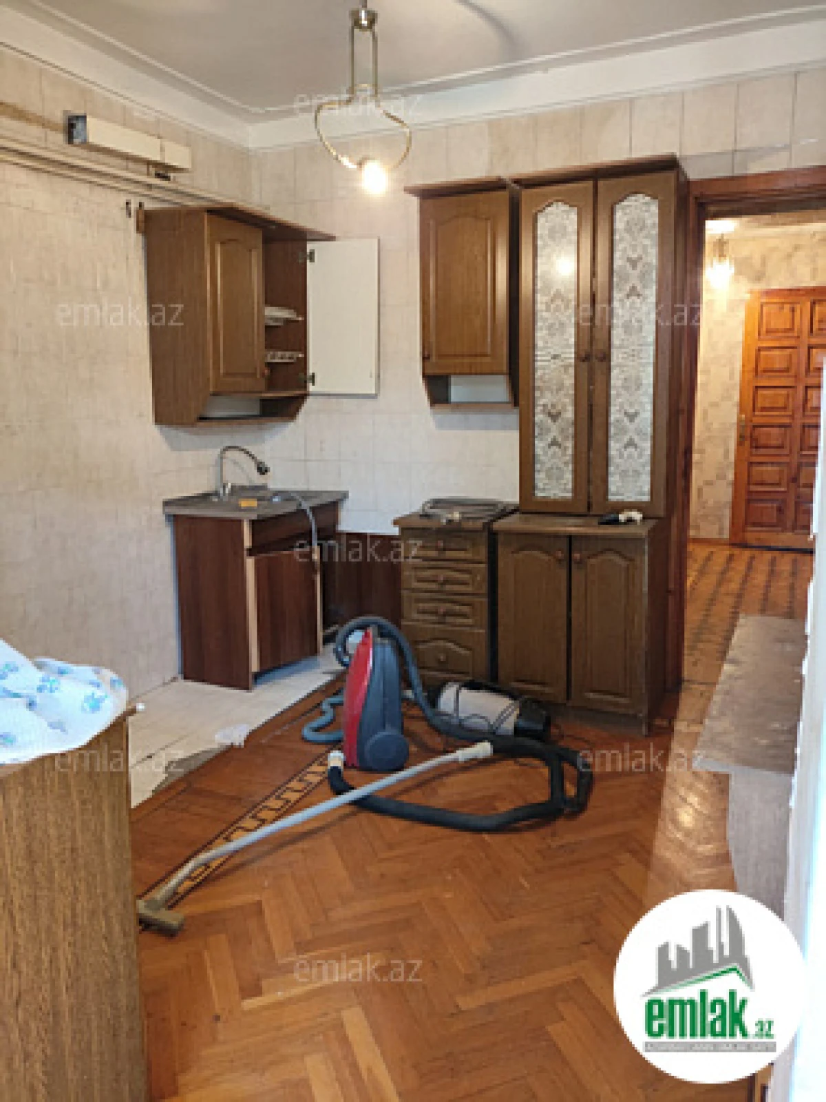 Satılır 4 otaqlı köhnə tikili 90 m²
