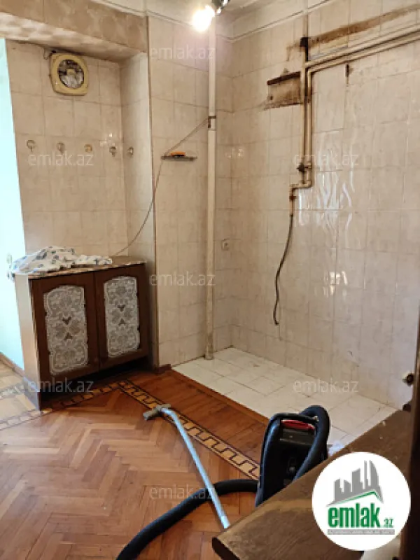 Satılır 4 otaqlı köhnə tikili 90 m²