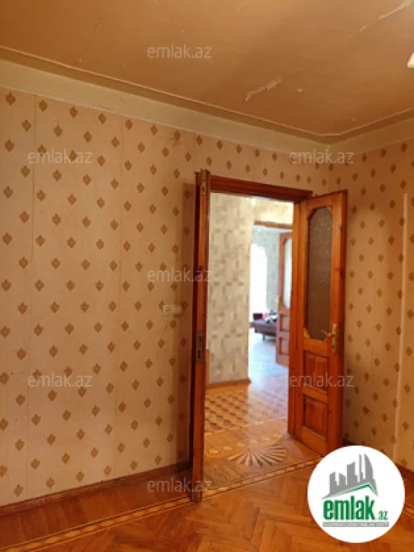 Satılır 4 otaqlı köhnə tikili 90 m²