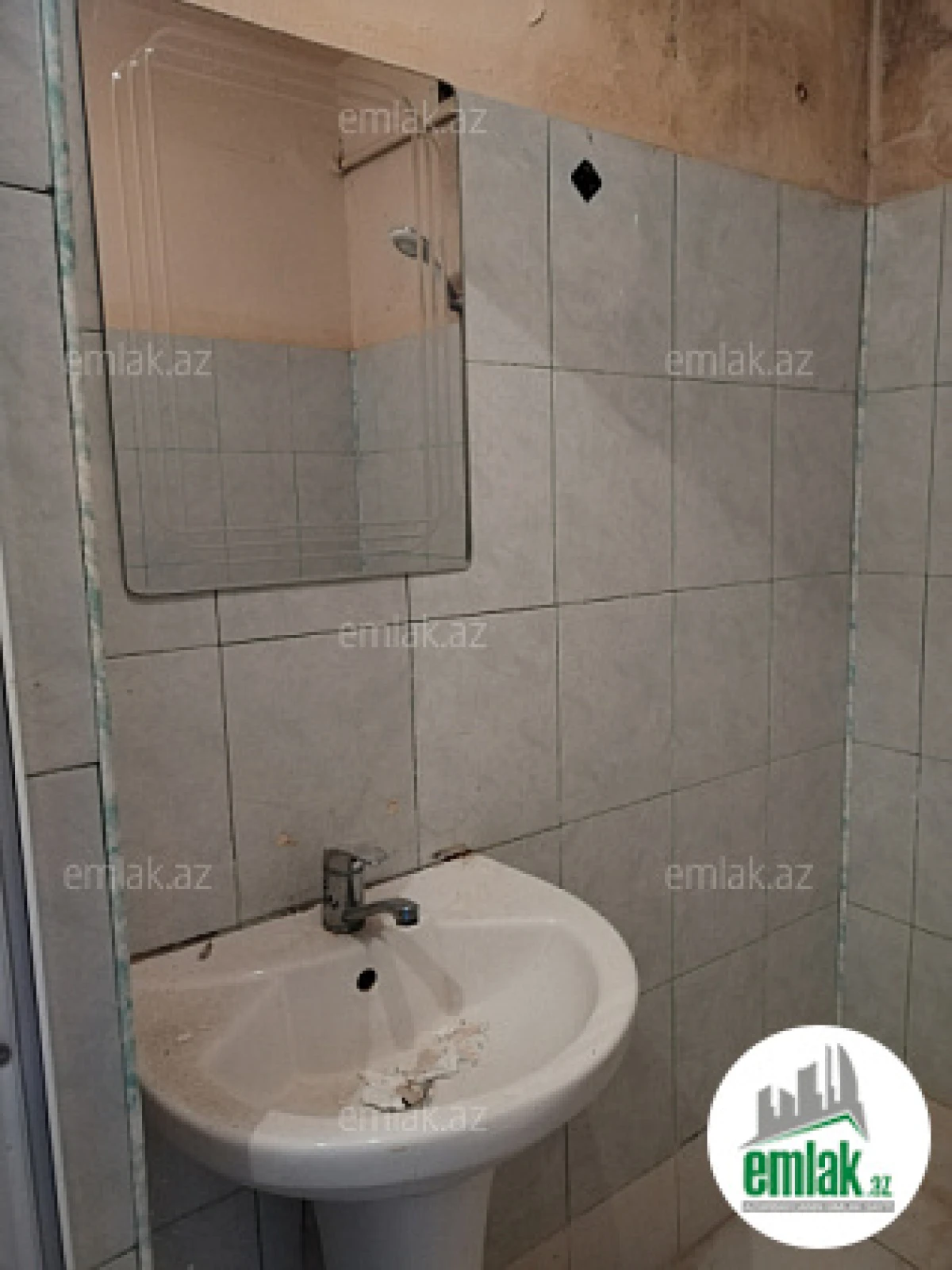 Satılır 2 otaqlı köhnə tikili 53 m²