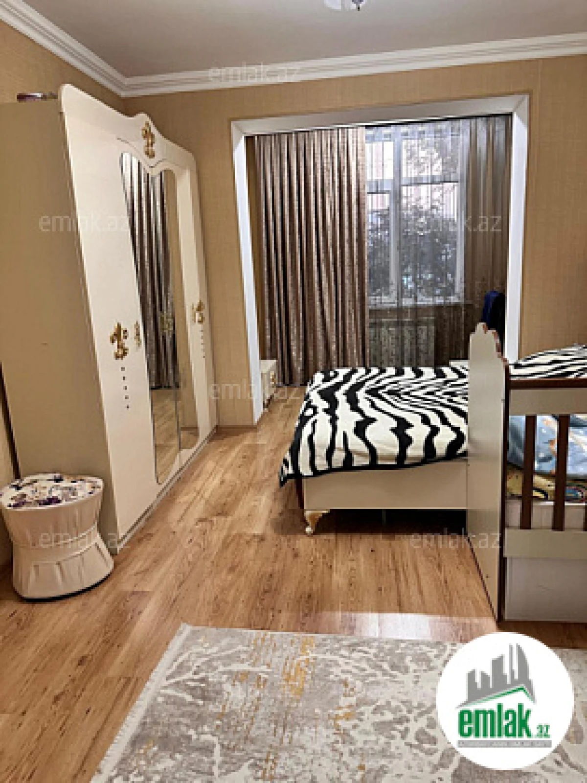 Satılır 4 otaqlı köhnə tikili 116 m²