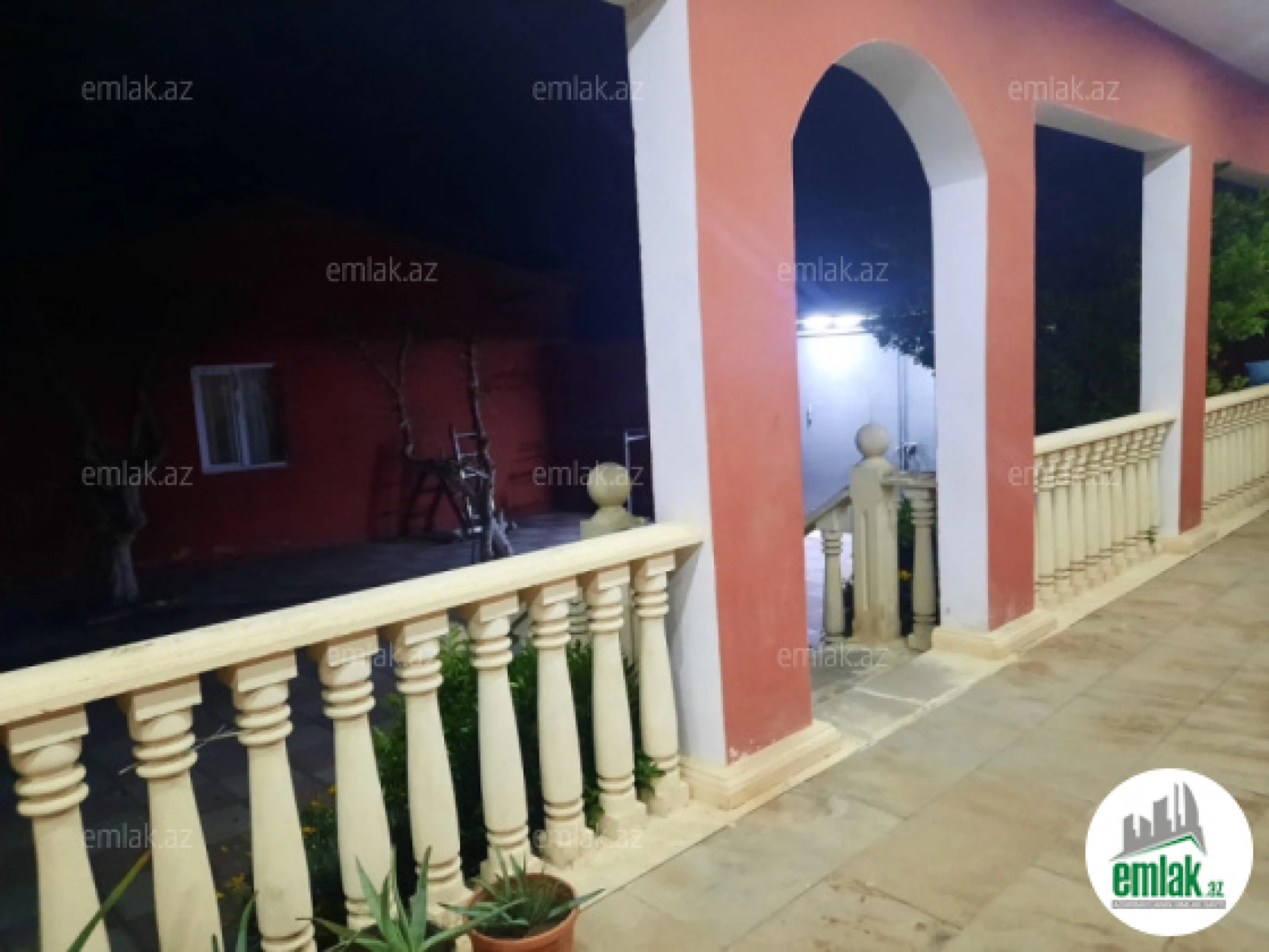 Satılır 7 otaqlı mənzil 250 m²