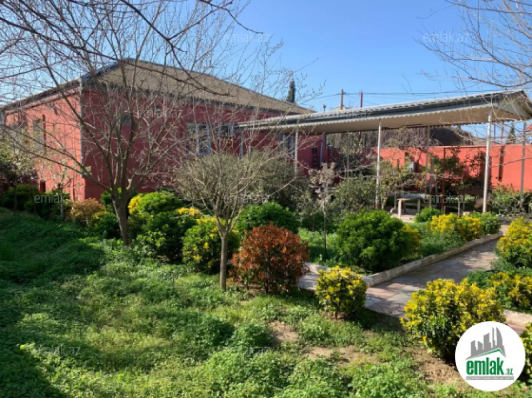 Satılır 7 otaqlı mənzil 250 m²