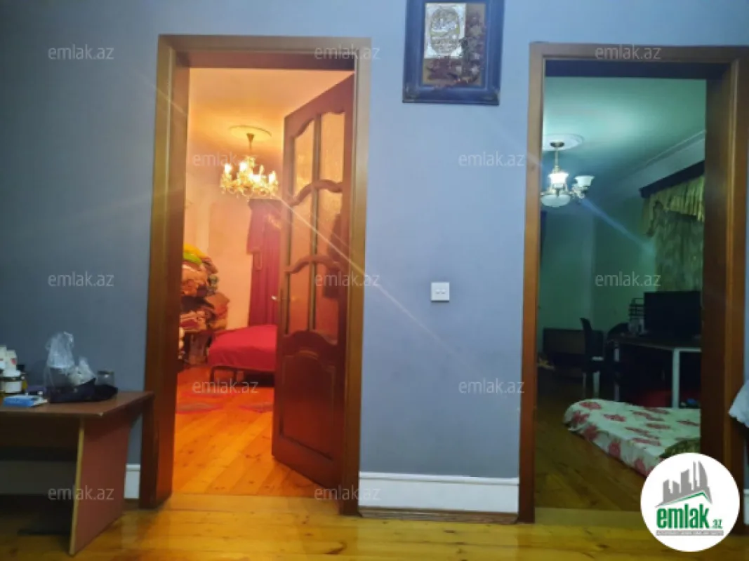 Satılır 7 otaqlı mənzil 250 m²