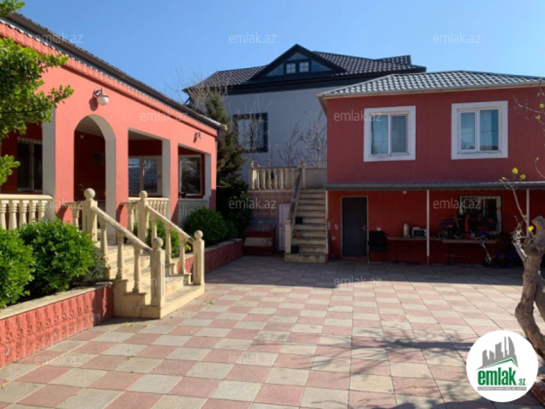 Satılır 7 otaqlı mənzil 250 m²