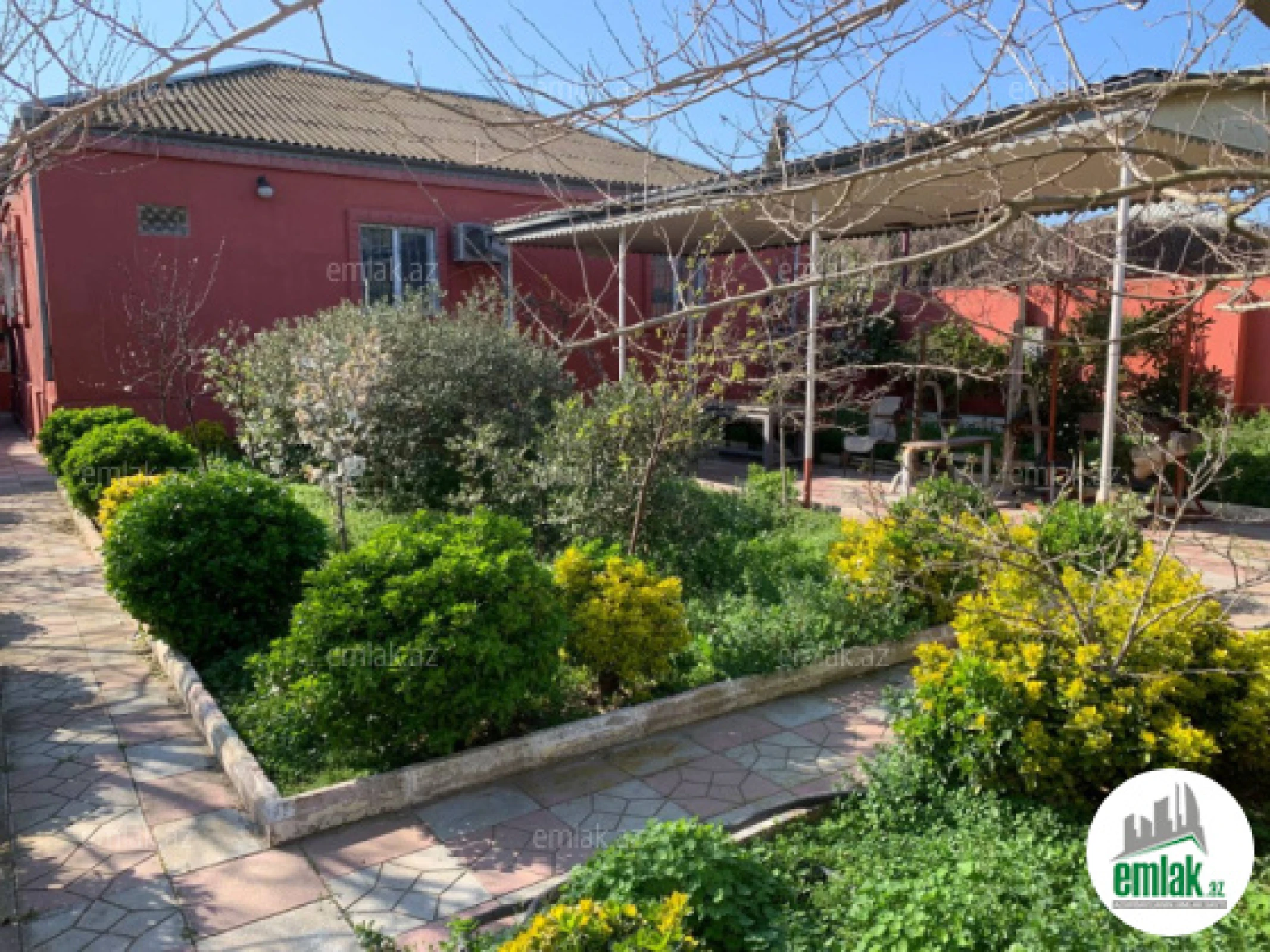 Satılır 7 otaqlı mənzil 250 m²