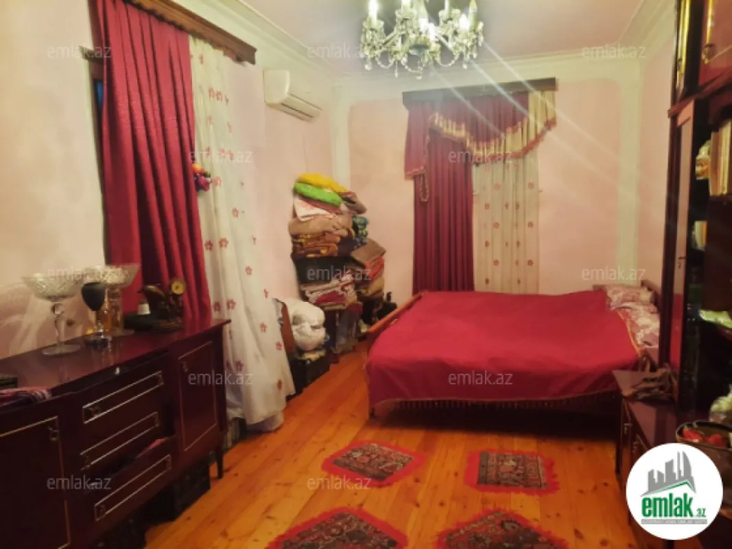 Satılır 7 otaqlı mənzil 250 m²