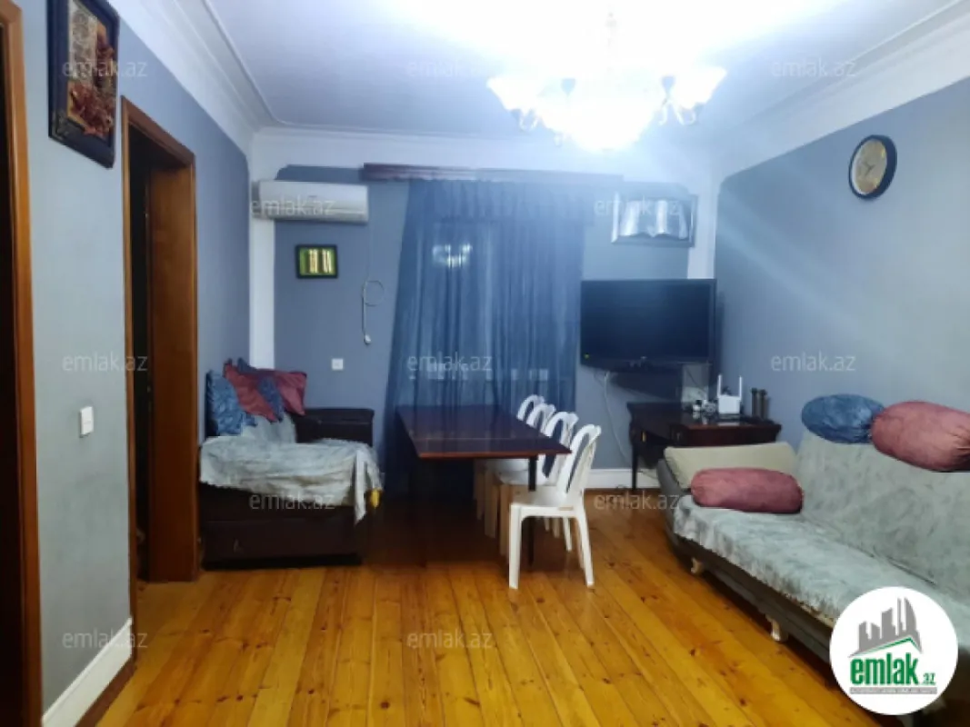 Satılır 7 otaqlı mənzil 250 m²