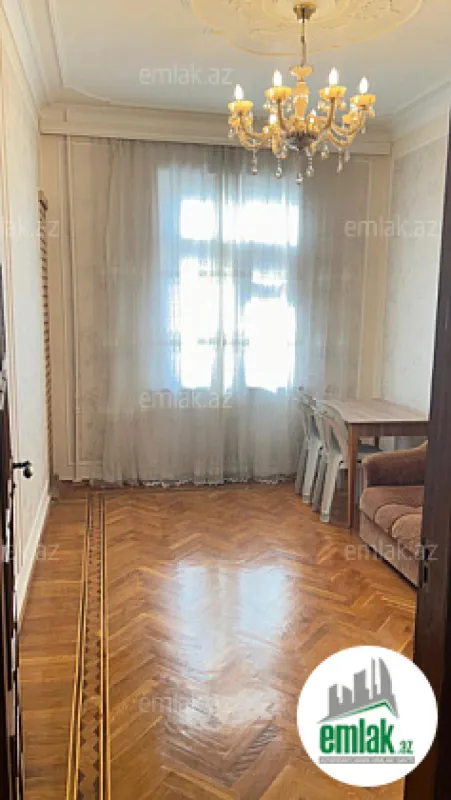 Satılır 3 otaqlı köhnə tikili 90 m²