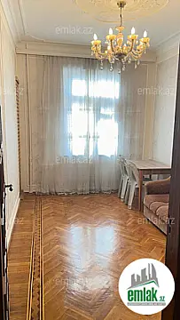 Satılır 3 otaqlı köhnə tikili 90 m²