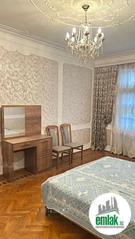 Satılır 3 otaqlı köhnə tikili 90 m²