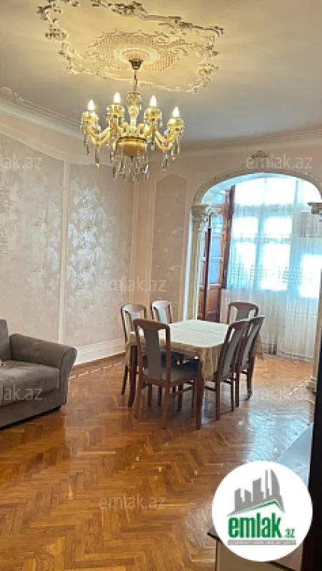 Satılır 3 otaqlı köhnə tikili 90 m²