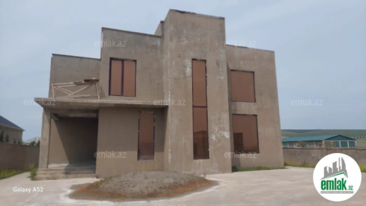 Satılır 8 otaqlı mənzil 300 m²