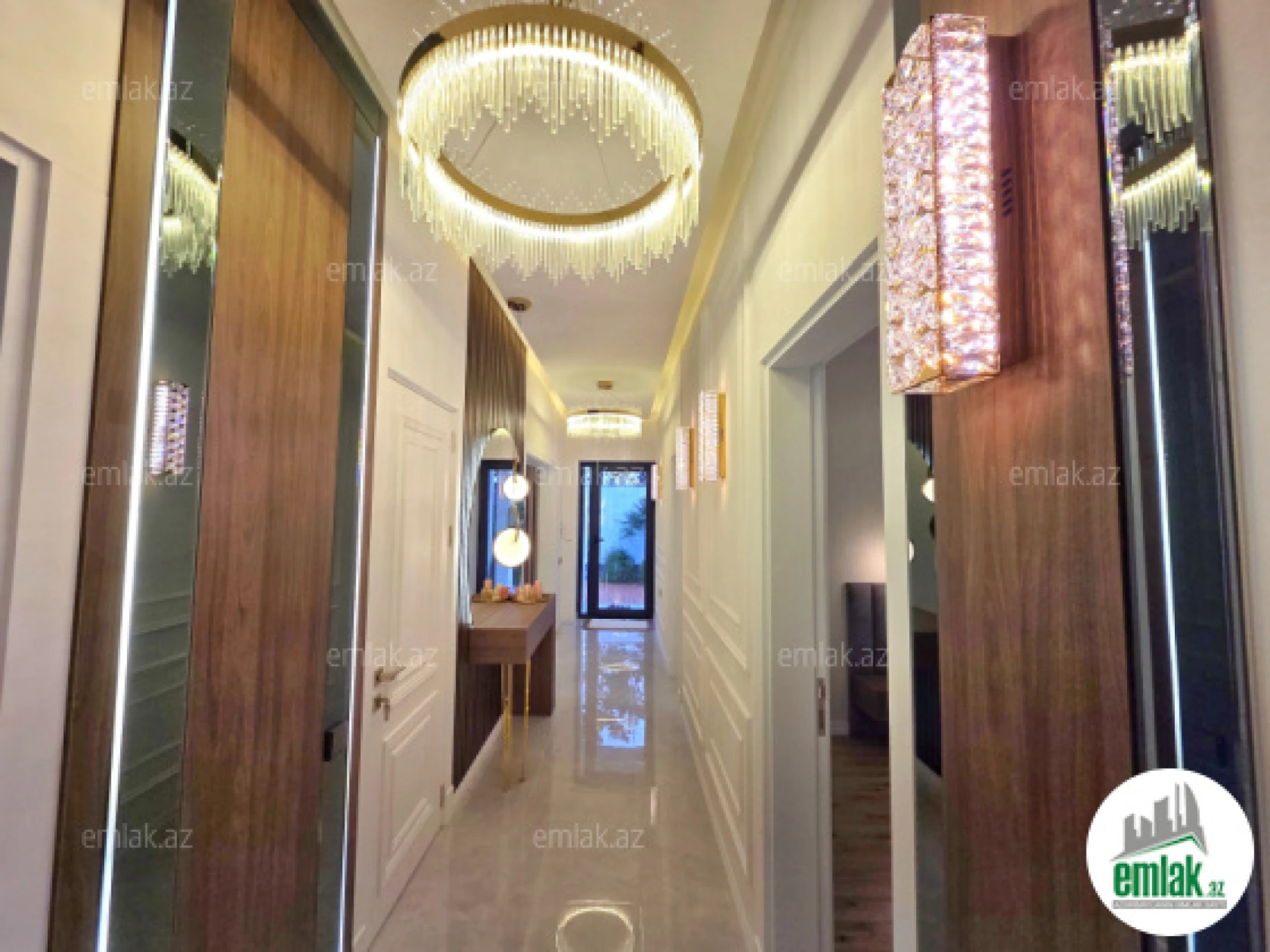 Satılır 4 otaqlı mənzil 120 m²