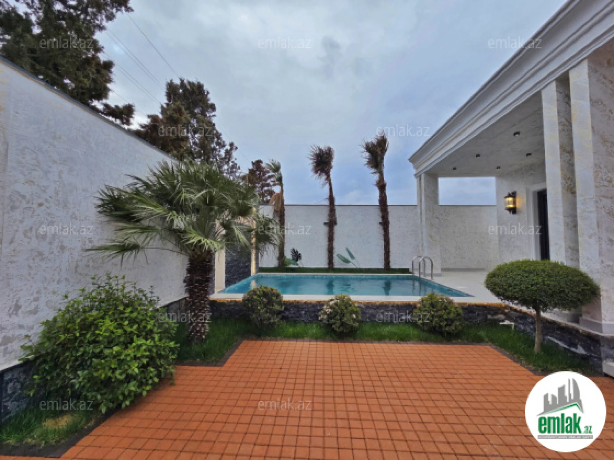 Satılır 4 otaqlı mənzil 120 m²