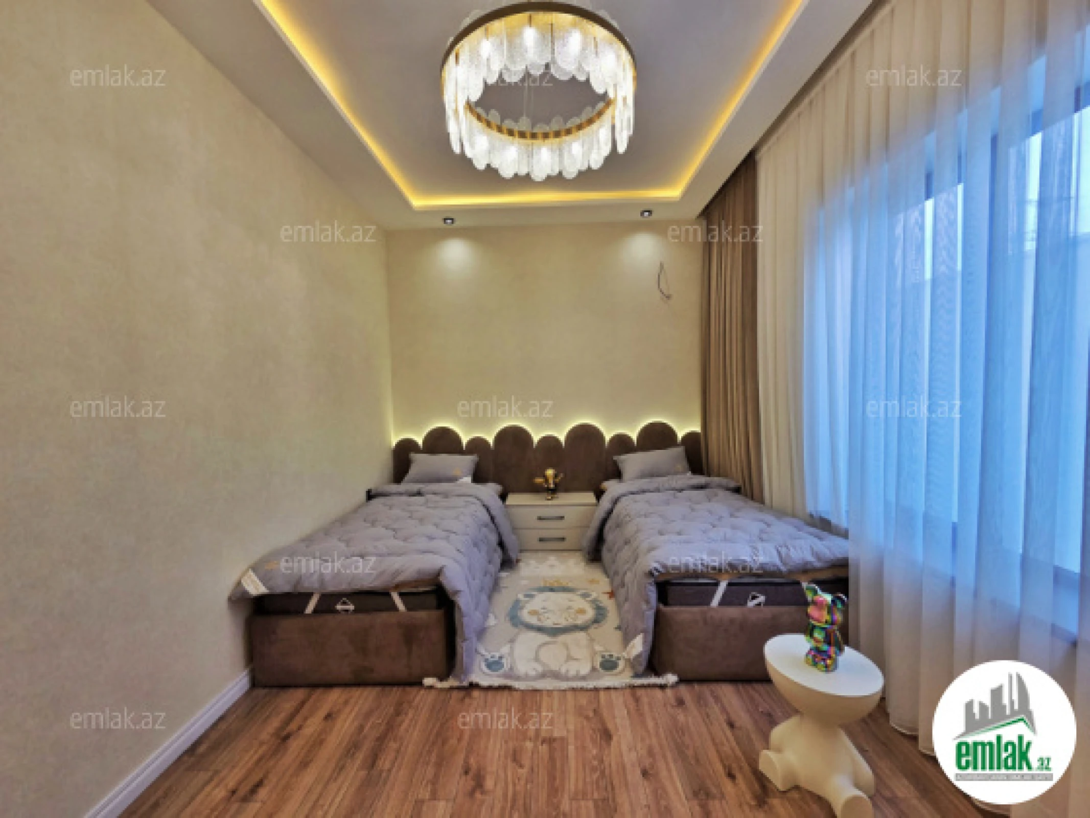 Satılır 4 otaqlı mənzil 120 m²