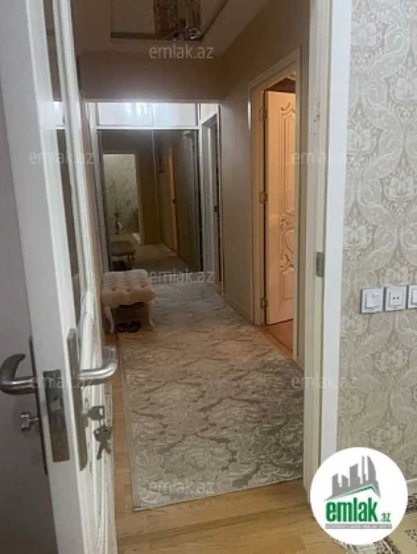 Satılır 4 otaqlı köhnə tikili 110 m²