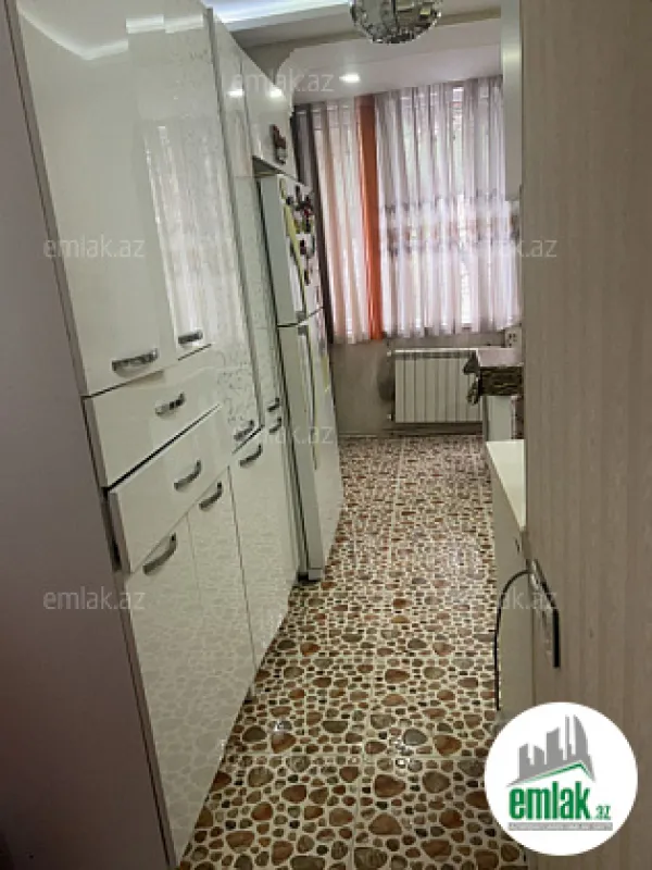 Satılır 4 otaqlı köhnə tikili 110 m²