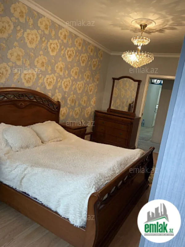 Satılır 4 otaqlı köhnə tikili 110 m²