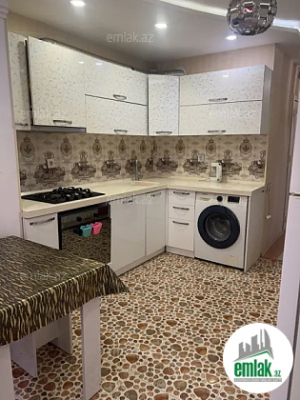 Satılır 4 otaqlı köhnə tikili 110 m²