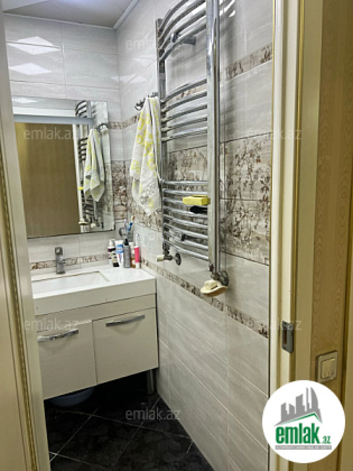 Satılır 4 otaqlı köhnə tikili 110 m²