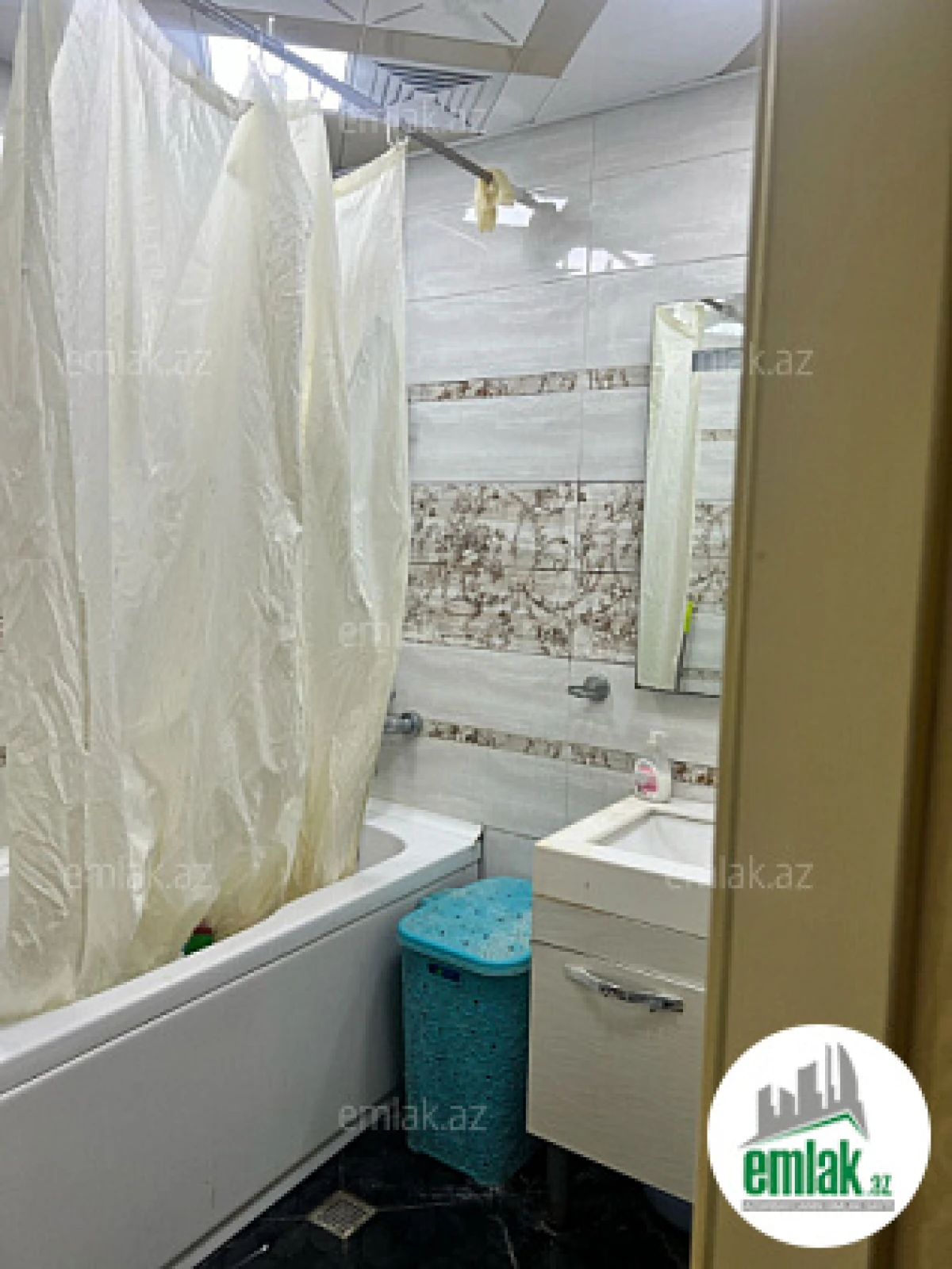 Satılır 4 otaqlı köhnə tikili 110 m²