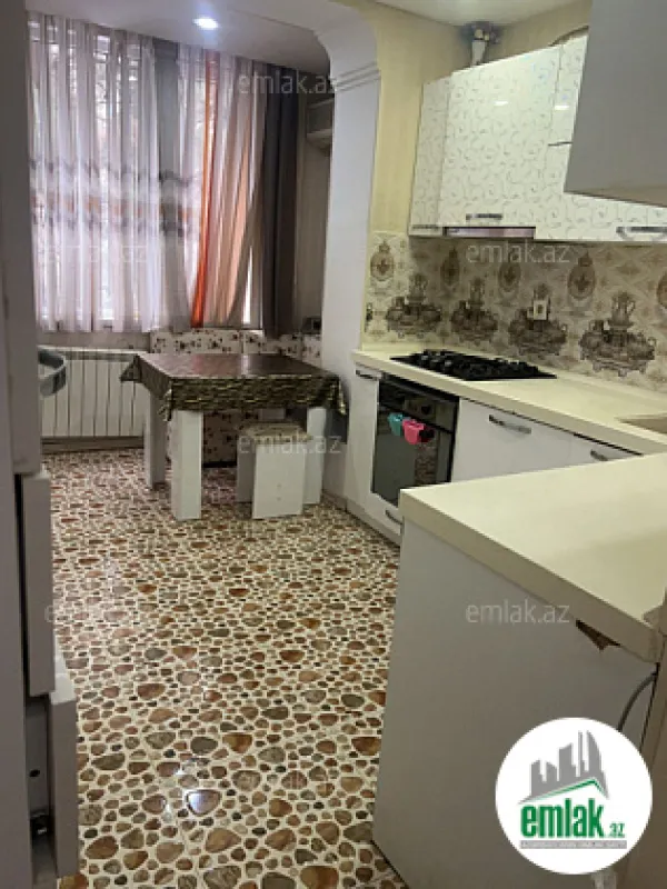 Satılır 4 otaqlı köhnə tikili 110 m²