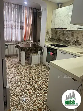 Satılır 4 otaqlı köhnə tikili 110 m²