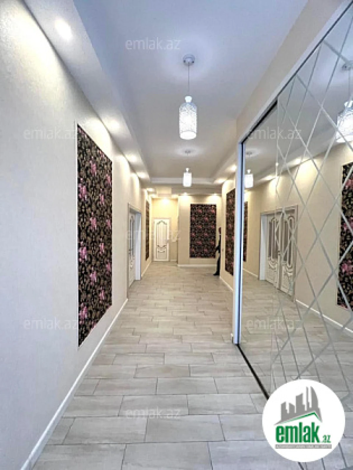 Satılır 5 otaqlı mənzil 220 m²