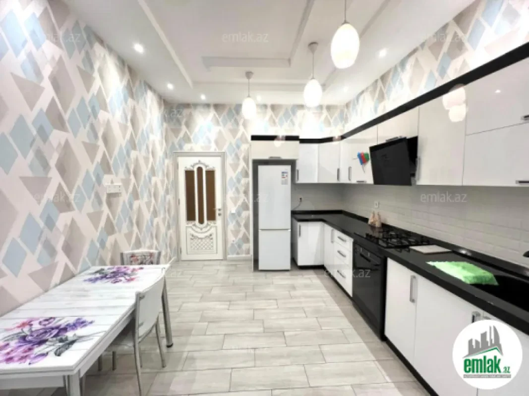 Satılır 5 otaqlı mənzil 220 m²
