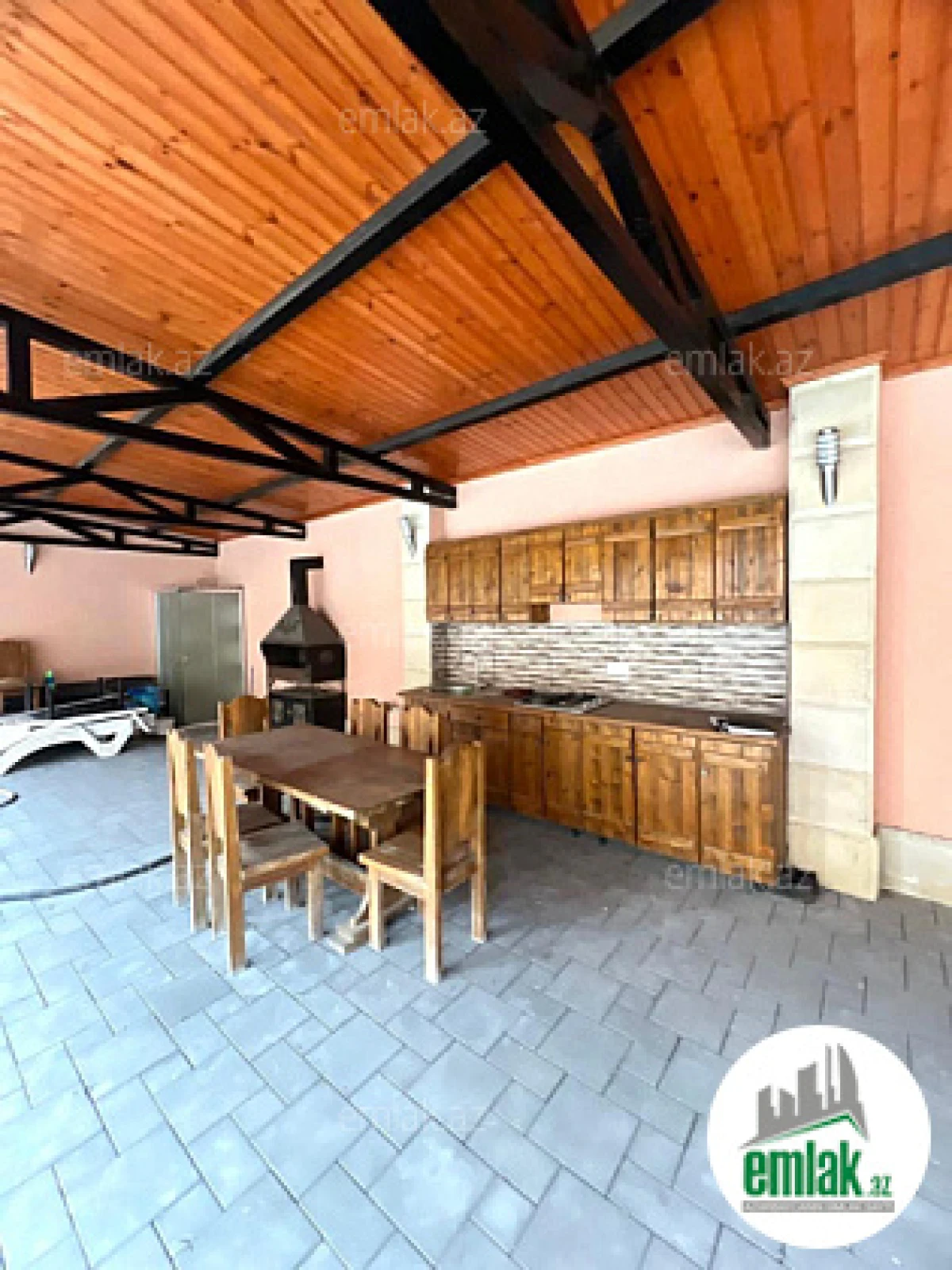 Satılır 5 otaqlı mənzil 220 m²