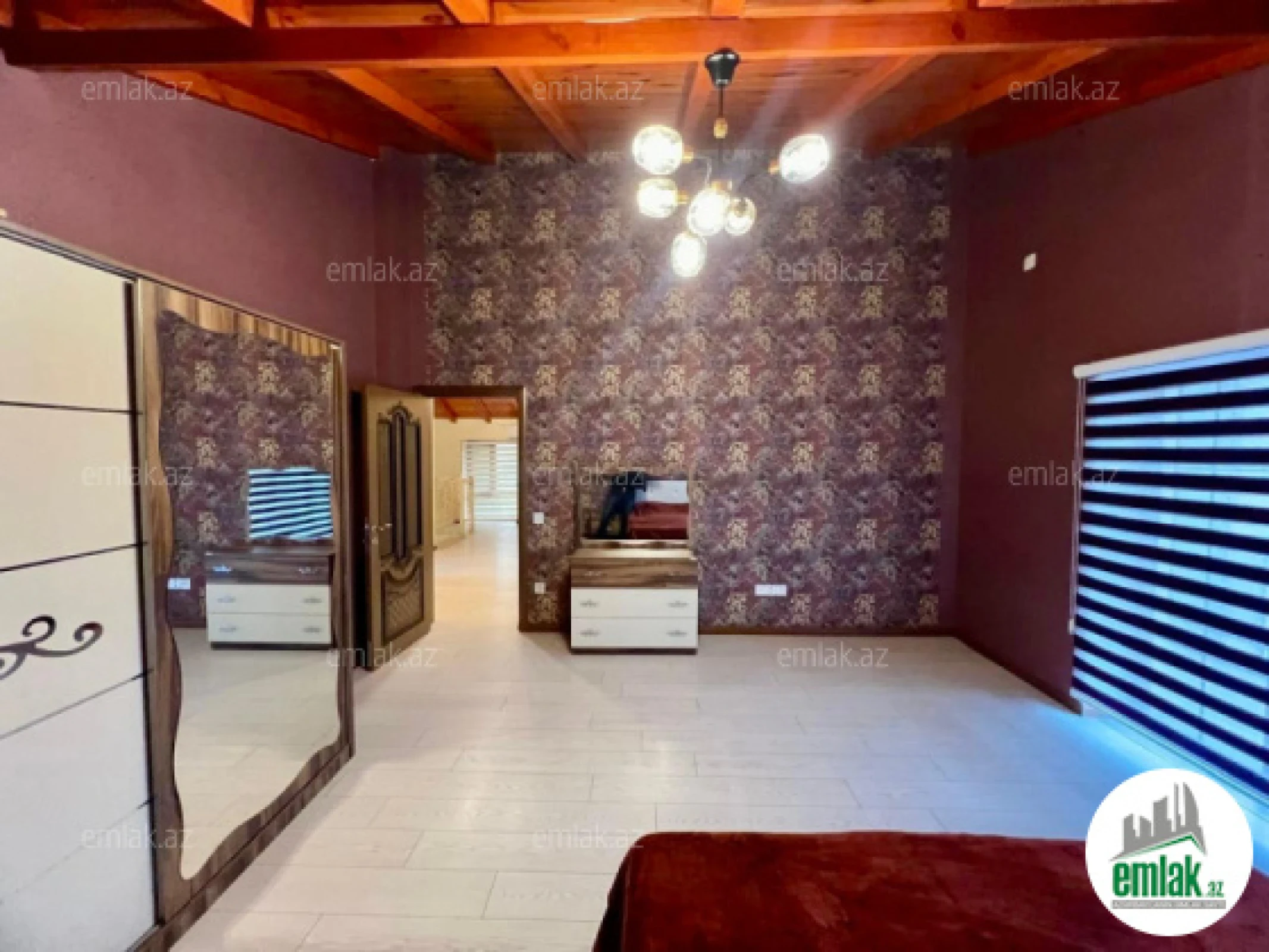 Satılır 5 otaqlı mənzil 220 m²
