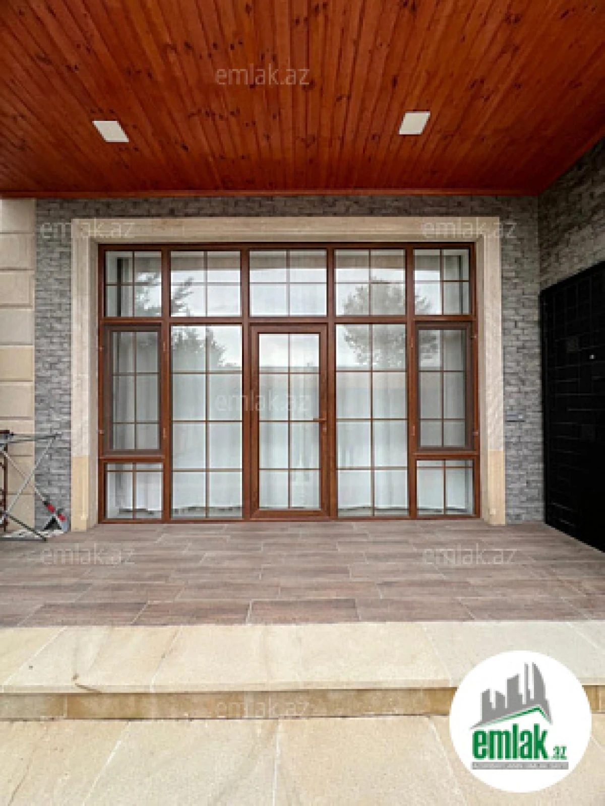 Satılır 5 otaqlı mənzil 220 m²