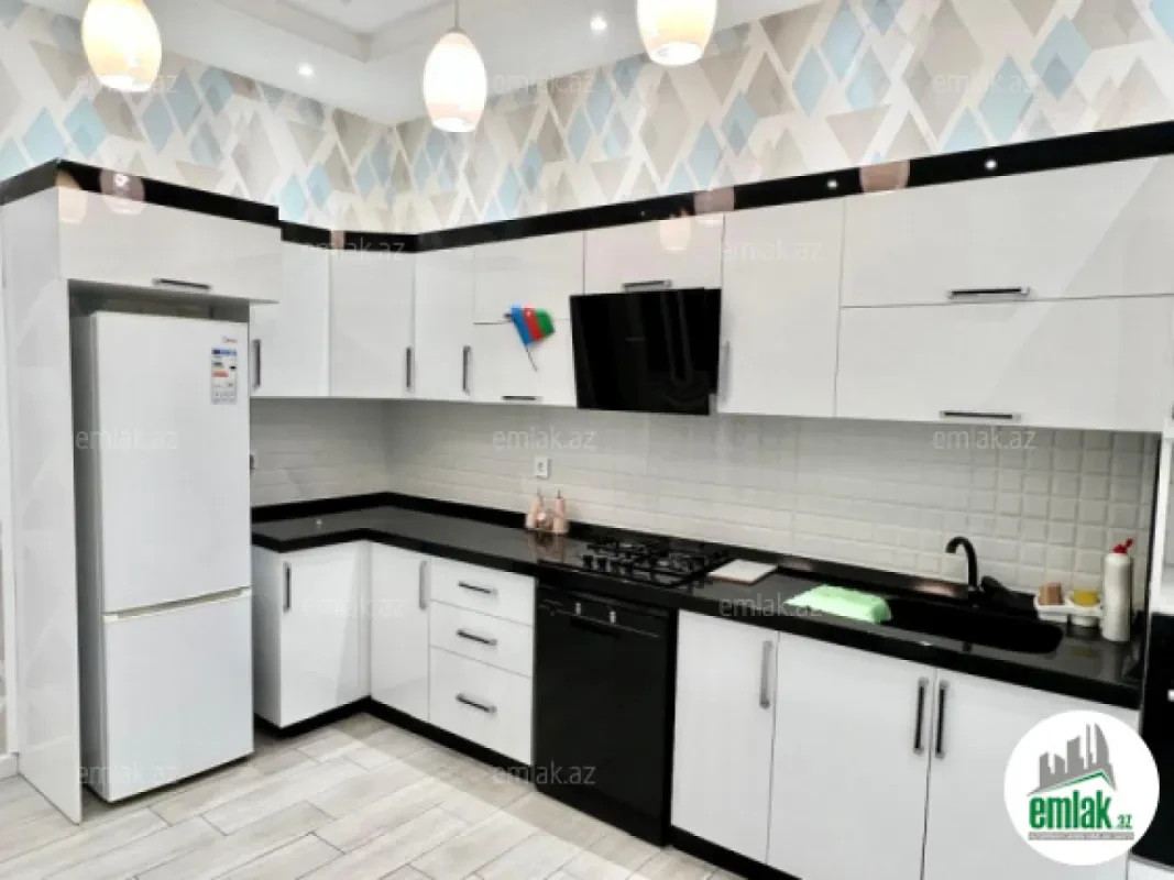 Satılır 5 otaqlı mənzil 220 m²
