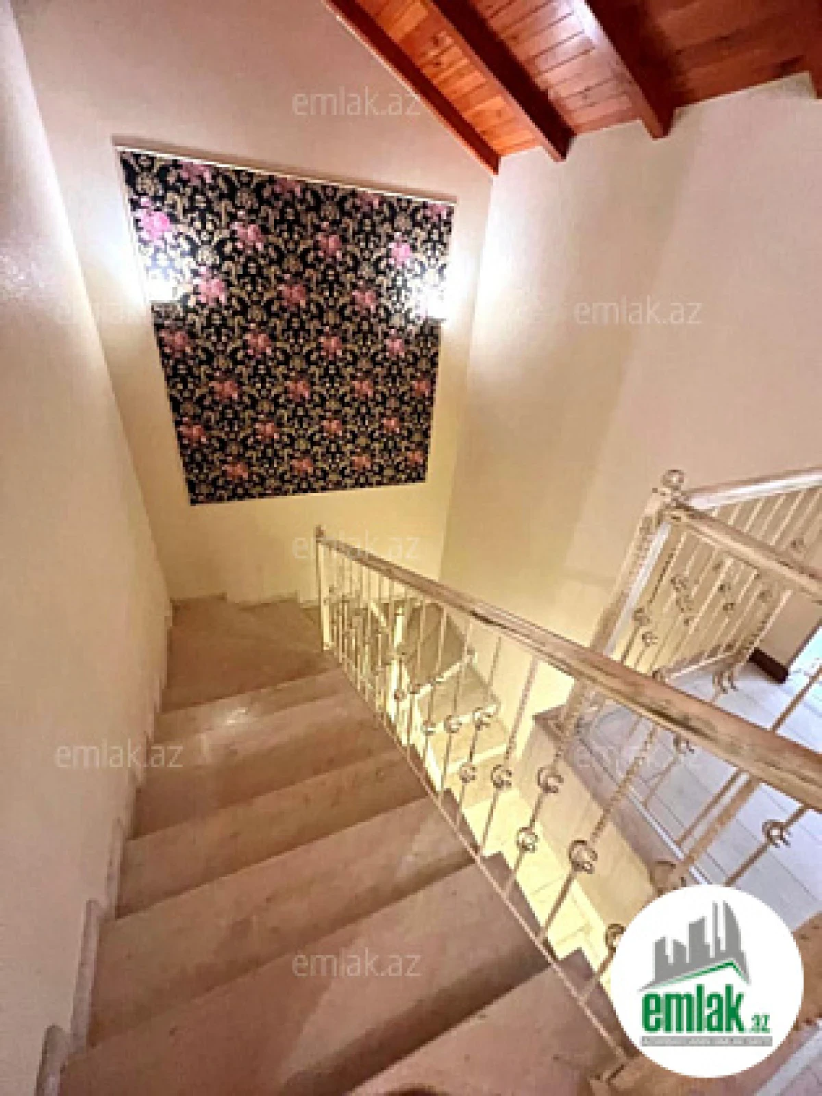 Satılır 5 otaqlı mənzil 220 m²