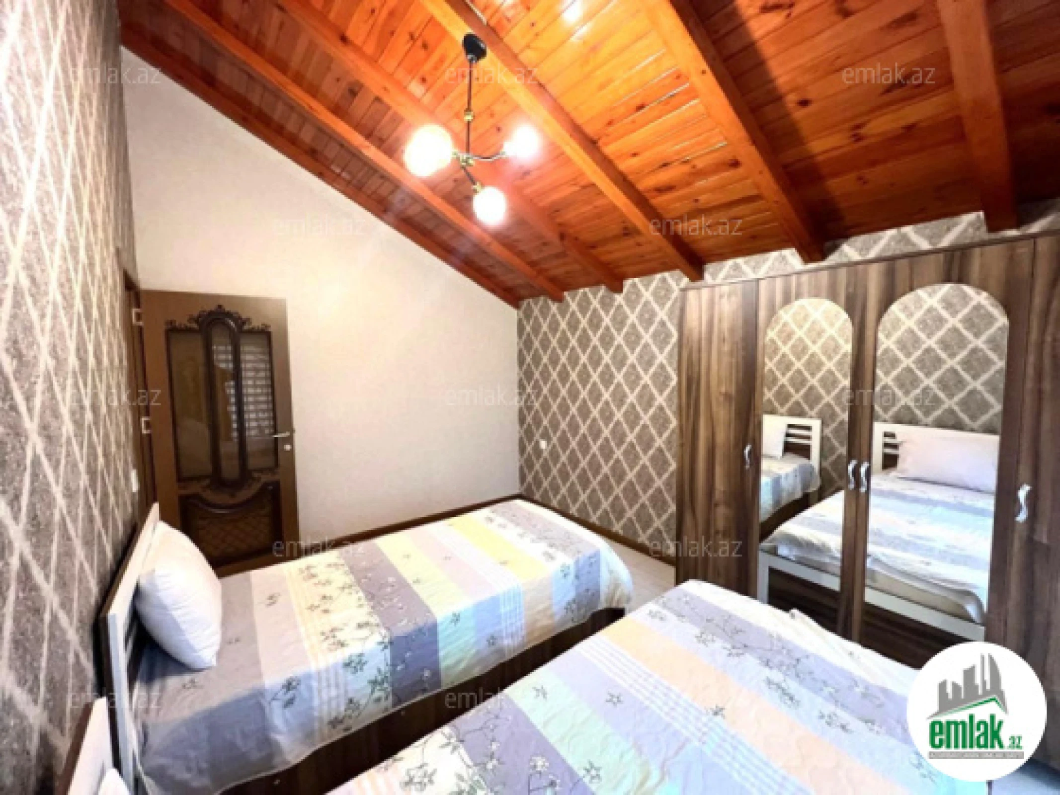 Satılır 5 otaqlı mənzil 220 m²