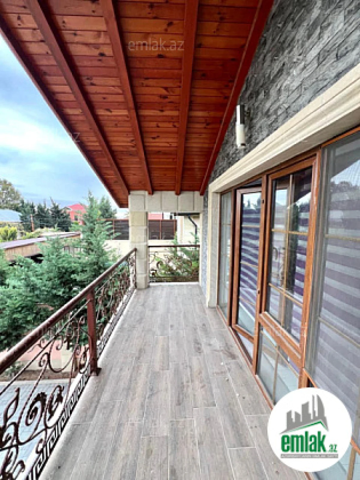 Satılır 5 otaqlı mənzil 220 m²