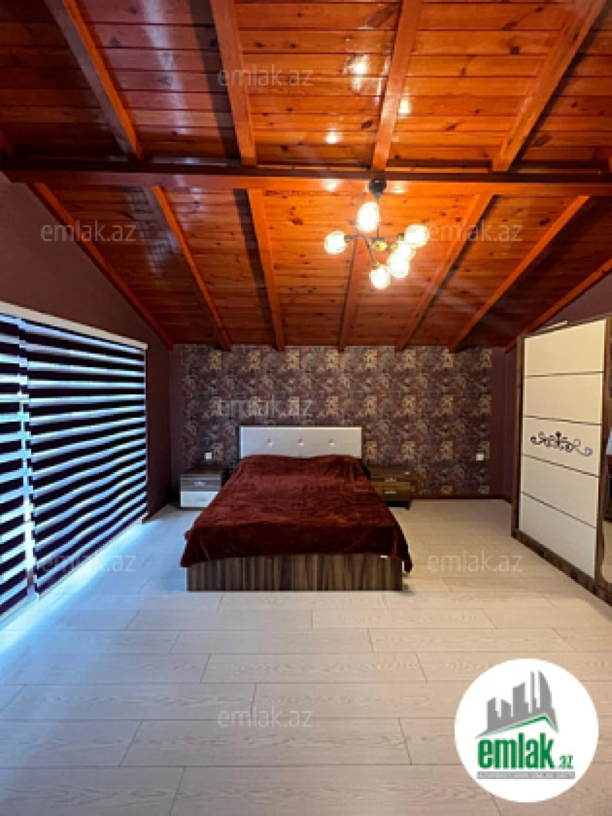 Satılır 5 otaqlı mənzil 220 m²