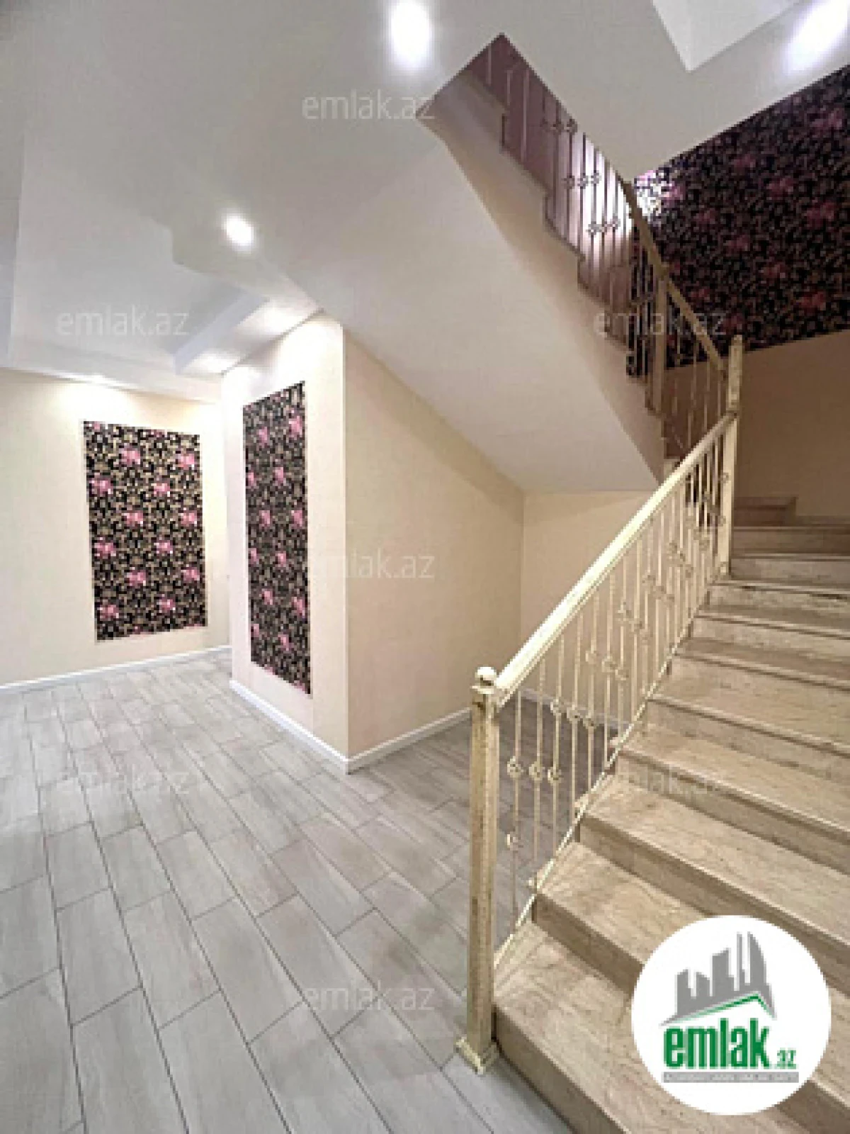 Satılır 5 otaqlı mənzil 220 m²