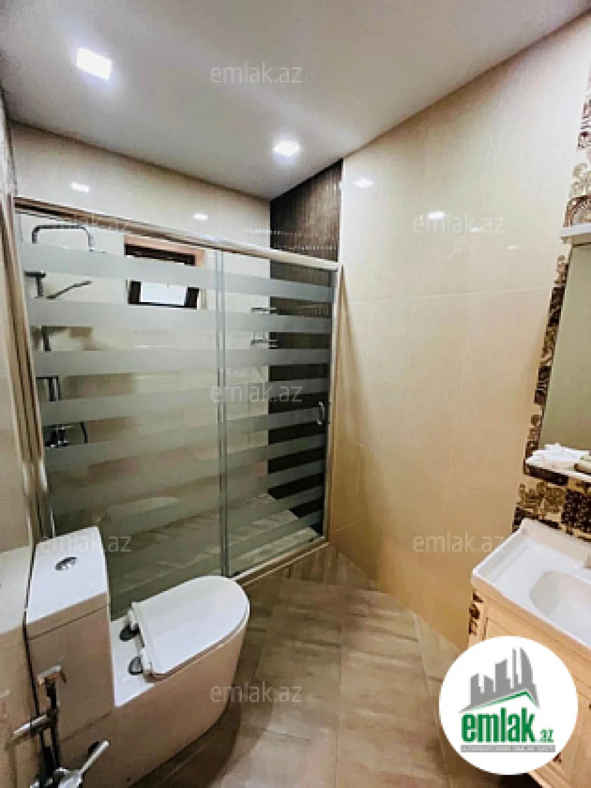 Satılır 5 otaqlı mənzil 220 m²