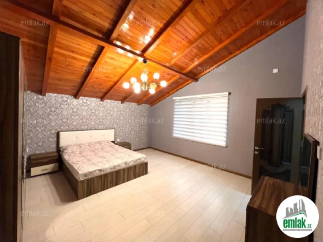Satılır 5 otaqlı mənzil 220 m²