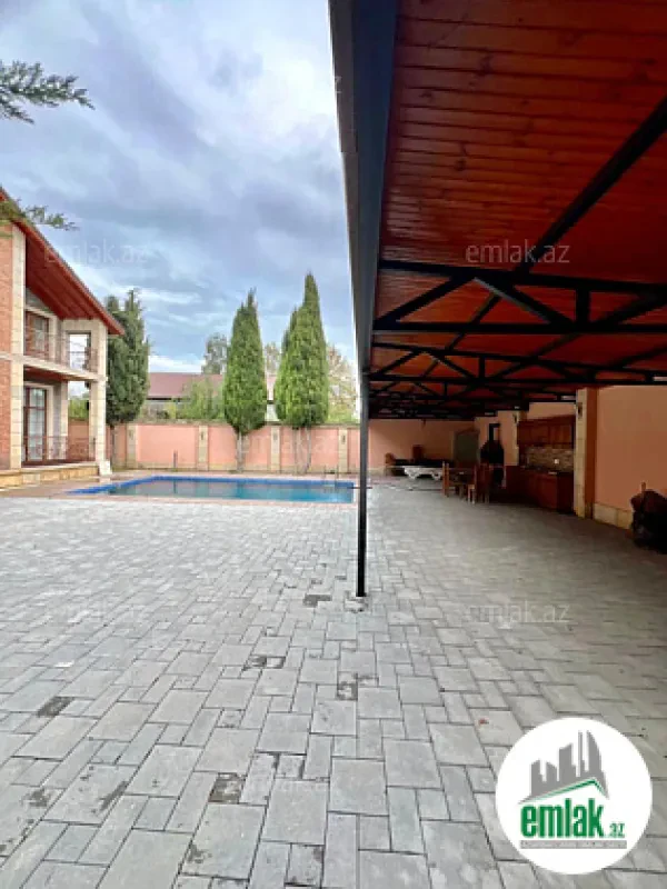 Satılır 5 otaqlı mənzil 220 m²