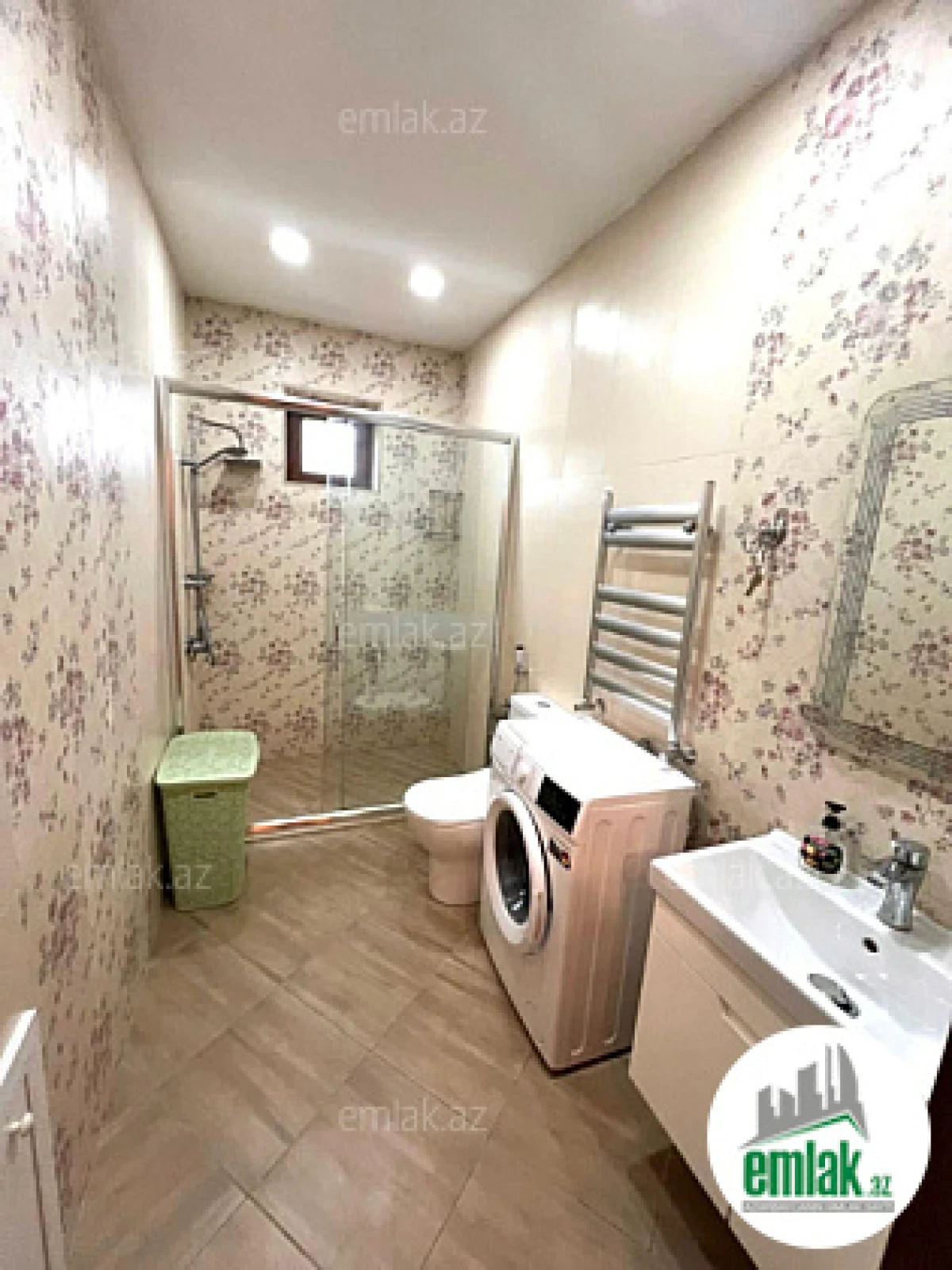 Satılır 5 otaqlı mənzil 220 m²