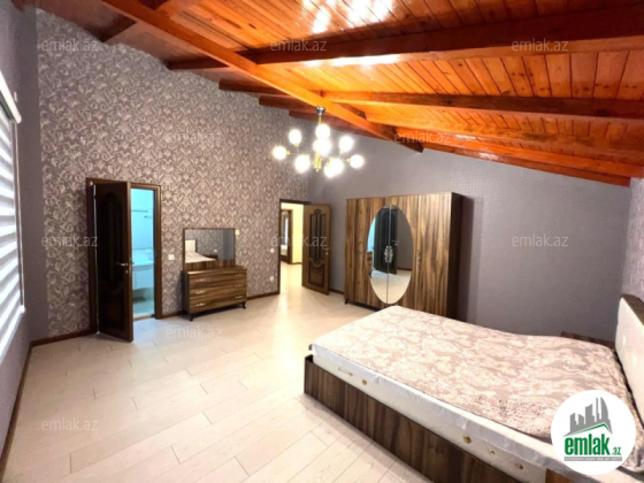 Satılır 5 otaqlı mənzil 220 m²