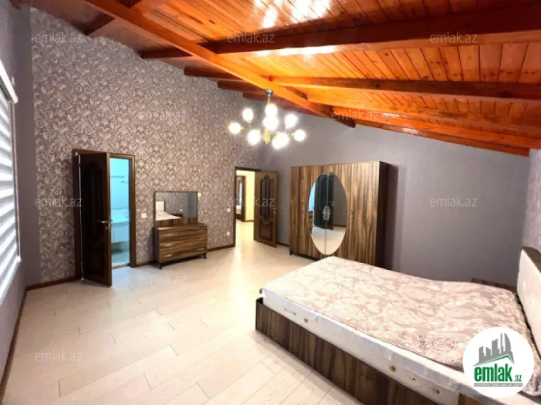 Satılır 5 otaqlı mənzil 220 m²