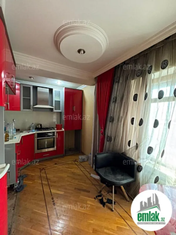 Satılır 2 otaqlı köhnə tikili 76 m²