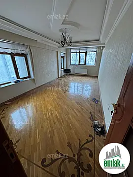 Satılır 2 otaqlı köhnə tikili 76 m²