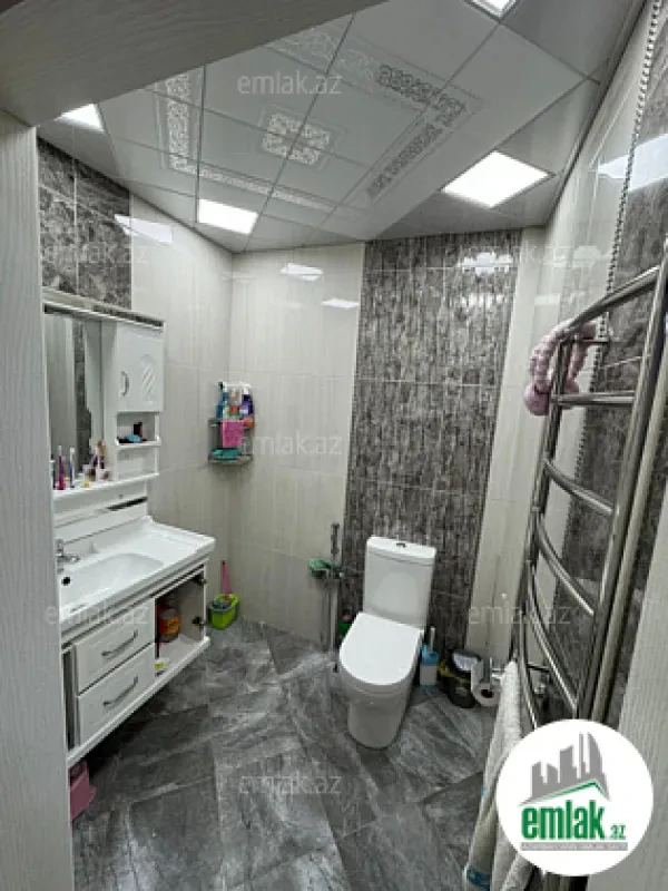 Satılır 3 otaqlı yeni tikili 130 m²